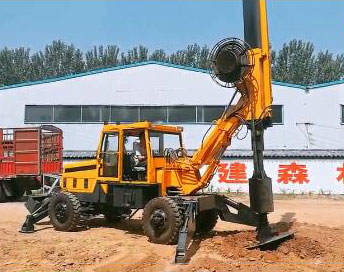 小型輪  zhi)叫  xuan)挖鑽機操